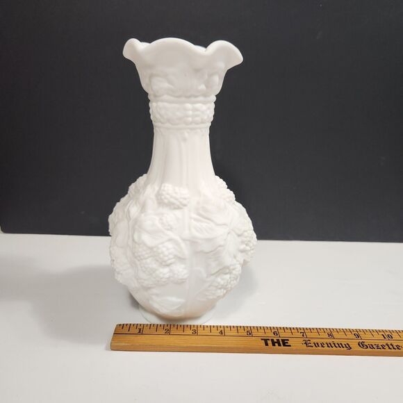 Vtg Orginal Doeskin Finish Loganberry Pattern Milk Glass Vase 10 in. - Picture 9 of 11
